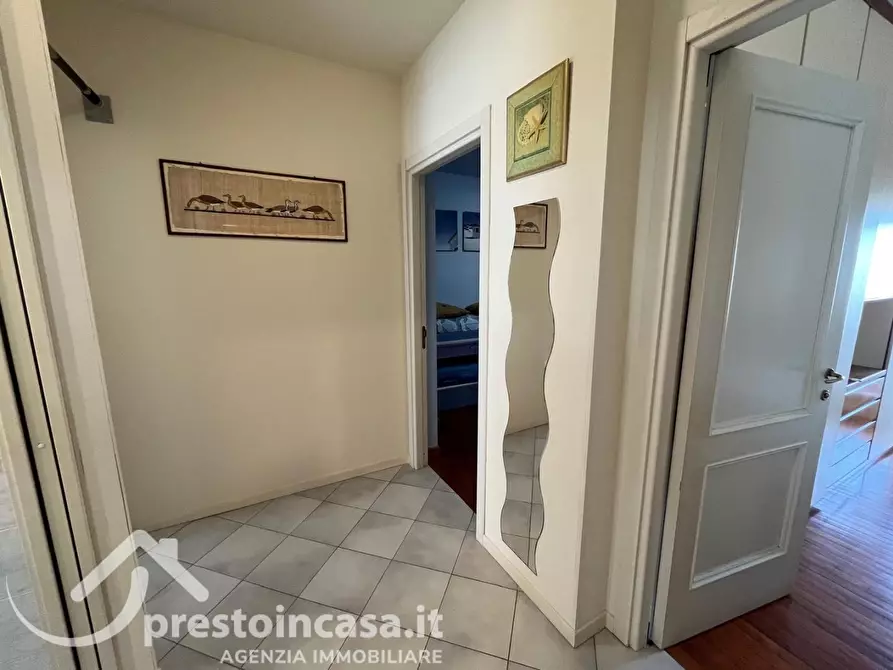 Immagine 16 di Appartamento in vendita  a Viareggio