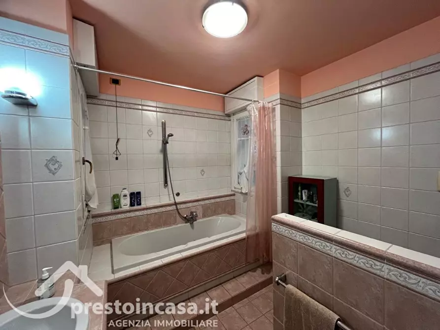 Immagine 18 di Appartamento in vendita  a Viareggio