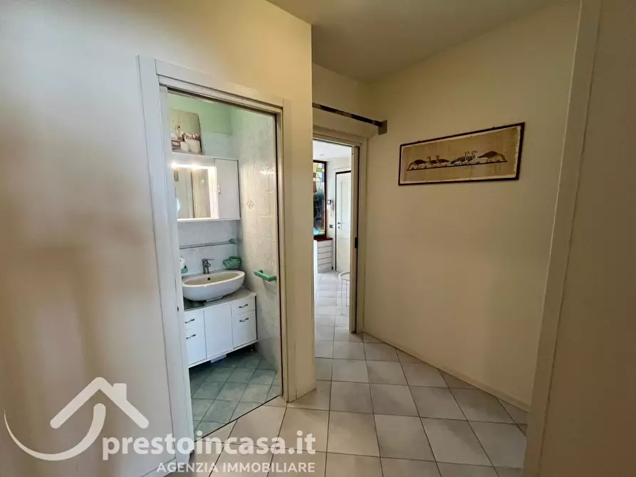 Immagine 15 di Appartamento in vendita  a Viareggio