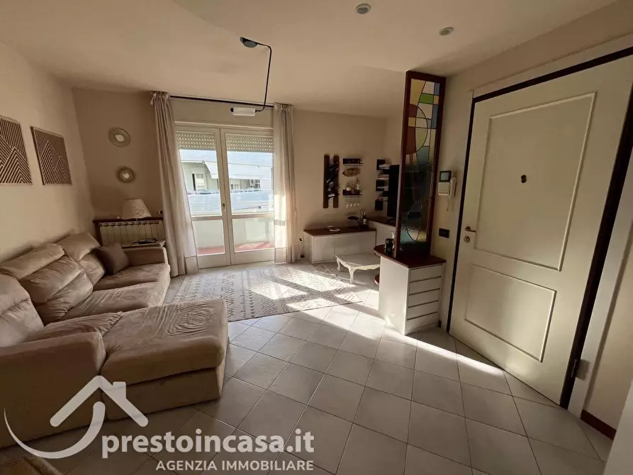 Immagine 4 di Appartamento in vendita  a Viareggio