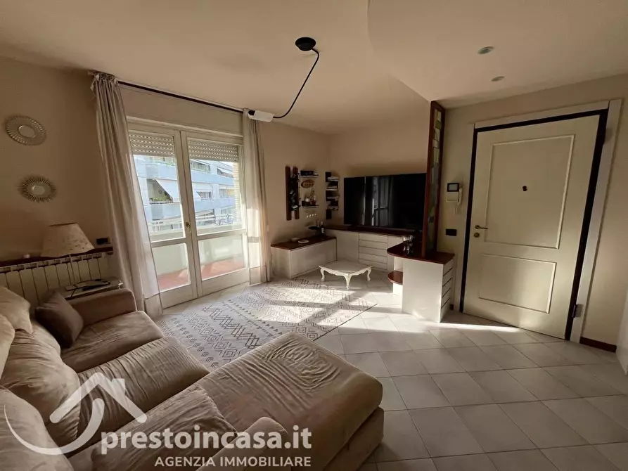 Immagine 1 di Appartamento in vendita  a Viareggio