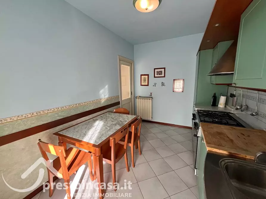 Immagine 10 di Appartamento in vendita  a Viareggio