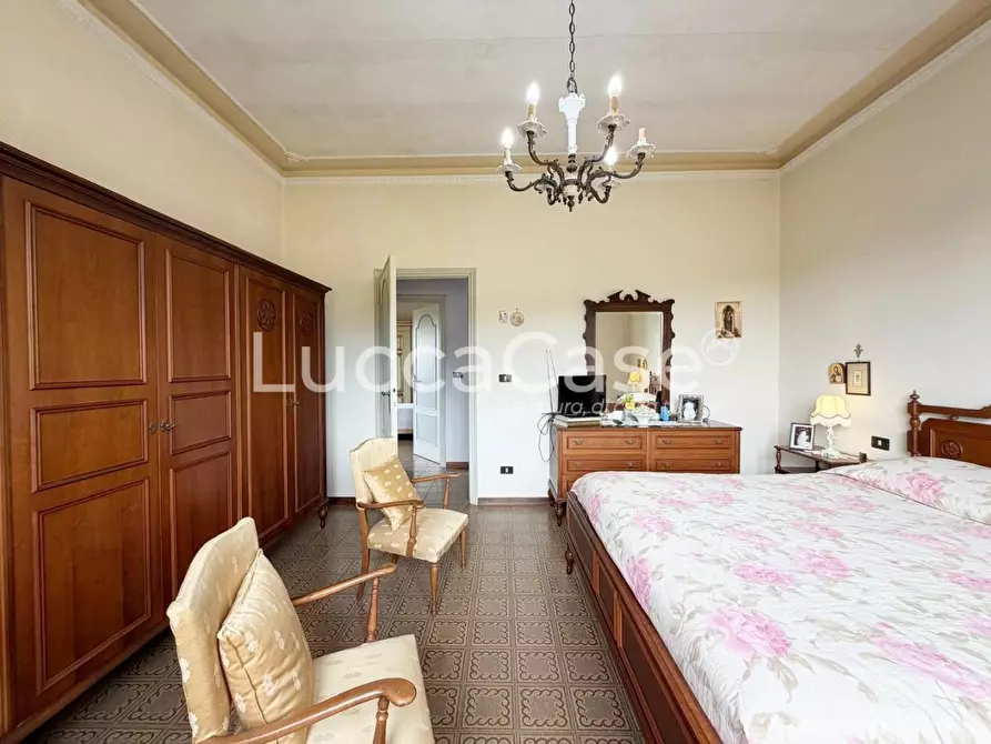 Immagine 11 di Villa in vendita  a Capannori