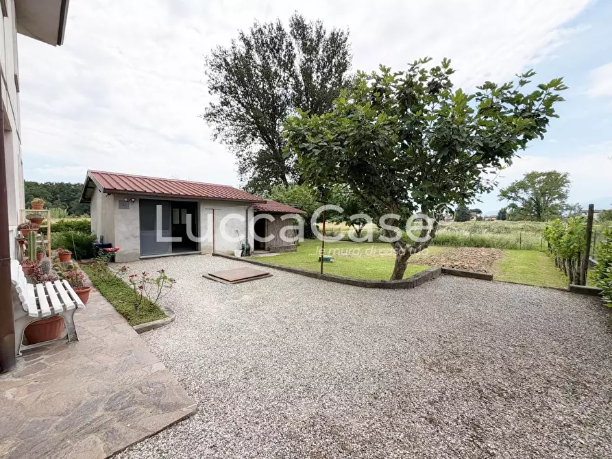 Immagine 45 di Villa in vendita  a Capannori