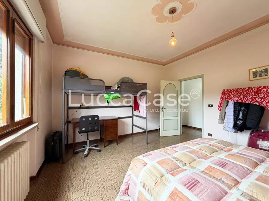 Immagine 38 di Villa in vendita  a Capannori