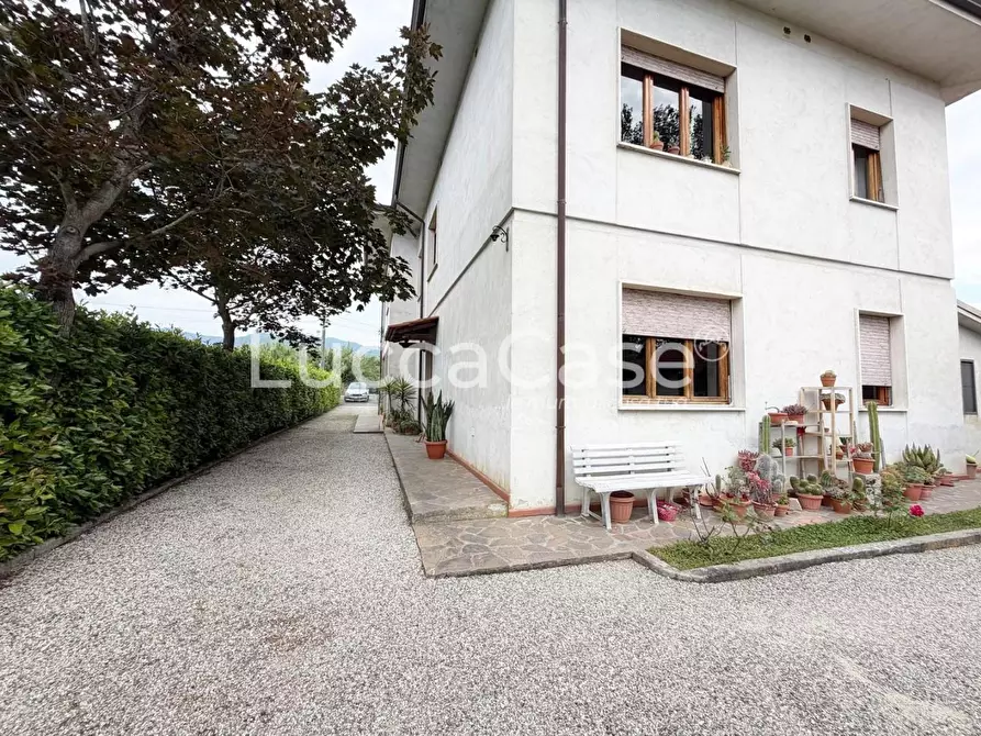 Immagine 28 di Villa in vendita  a Capannori