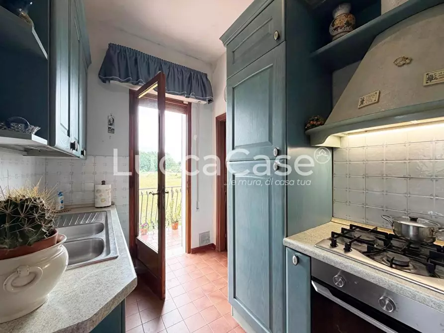 Immagine 7 di Villa in vendita  a Capannori