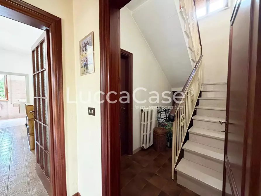 Immagine 40 di Villa in vendita  a Capannori
