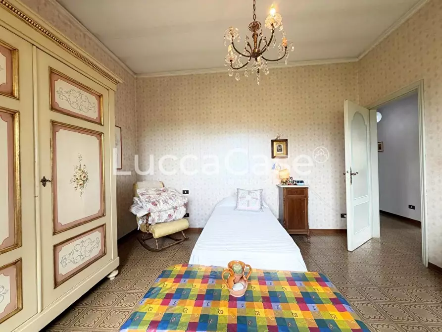 Immagine 16 di Villa in vendita  a Capannori