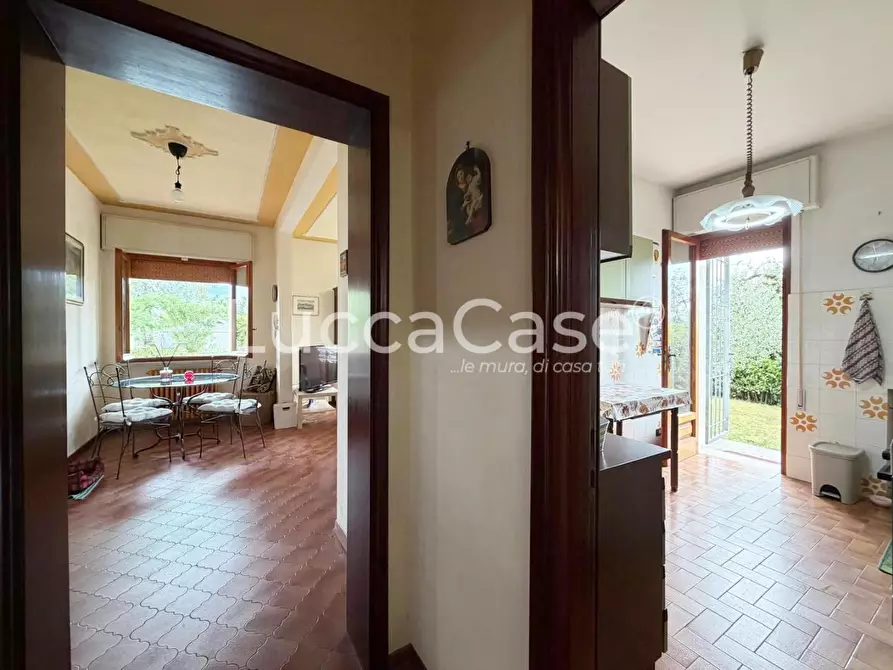 Immagine 35 di Villa in vendita  a Capannori