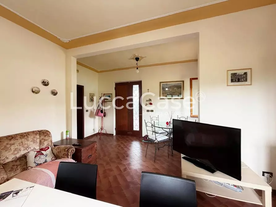 Immagine 30 di Villa in vendita  a Capannori