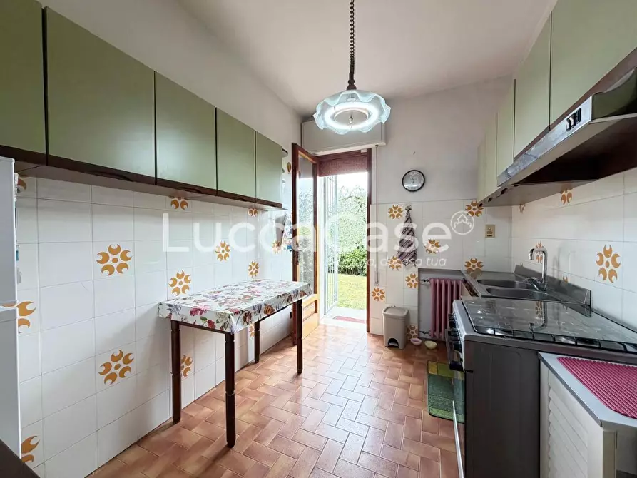 Immagine 36 di Villa in vendita  a Capannori