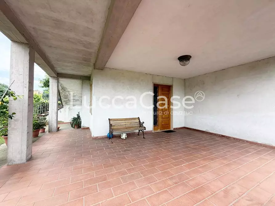 Immagine 26 di Villa in vendita  a Capannori