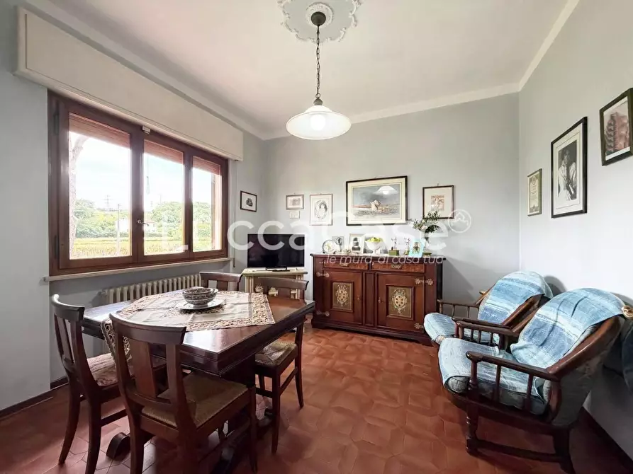 Immagine 9 di Villa in vendita  a Capannori