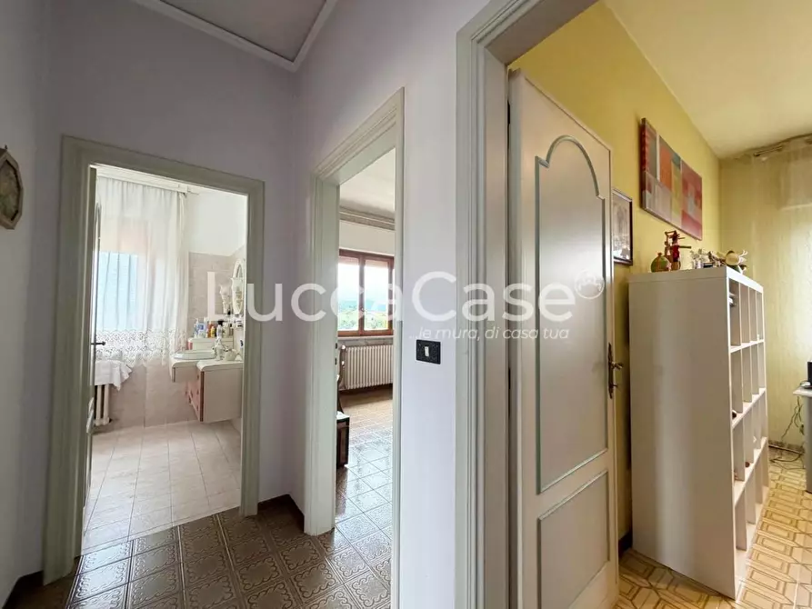 Immagine 20 di Villa in vendita  a Capannori