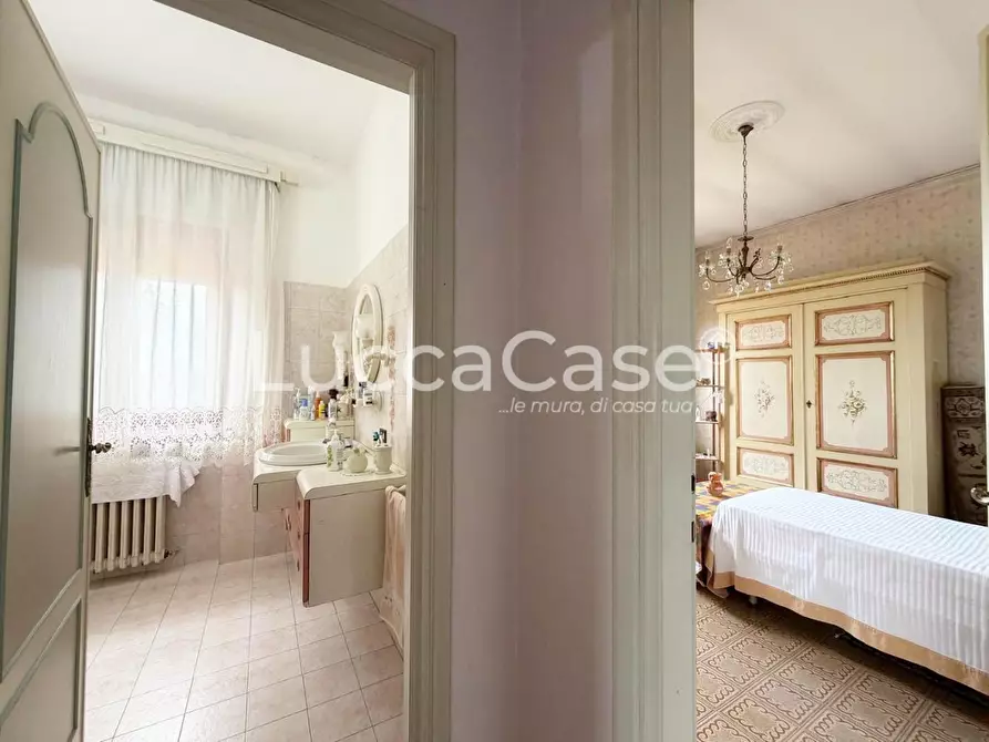 Immagine 17 di Villa in vendita  a Capannori