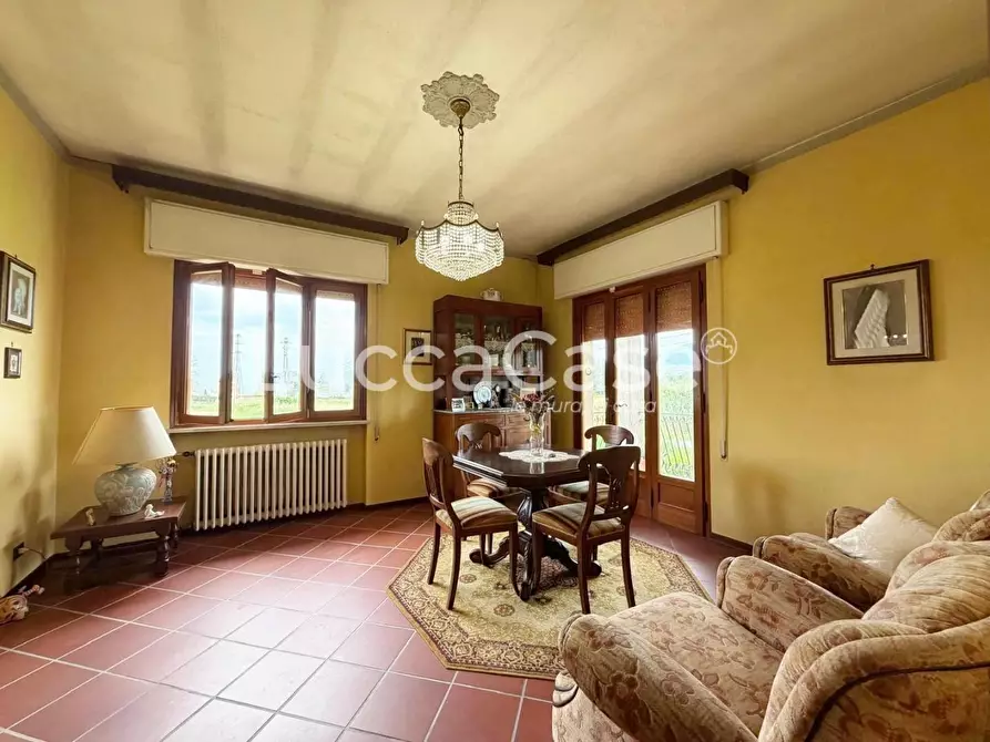 Immagine 4 di Villa in vendita  a Capannori