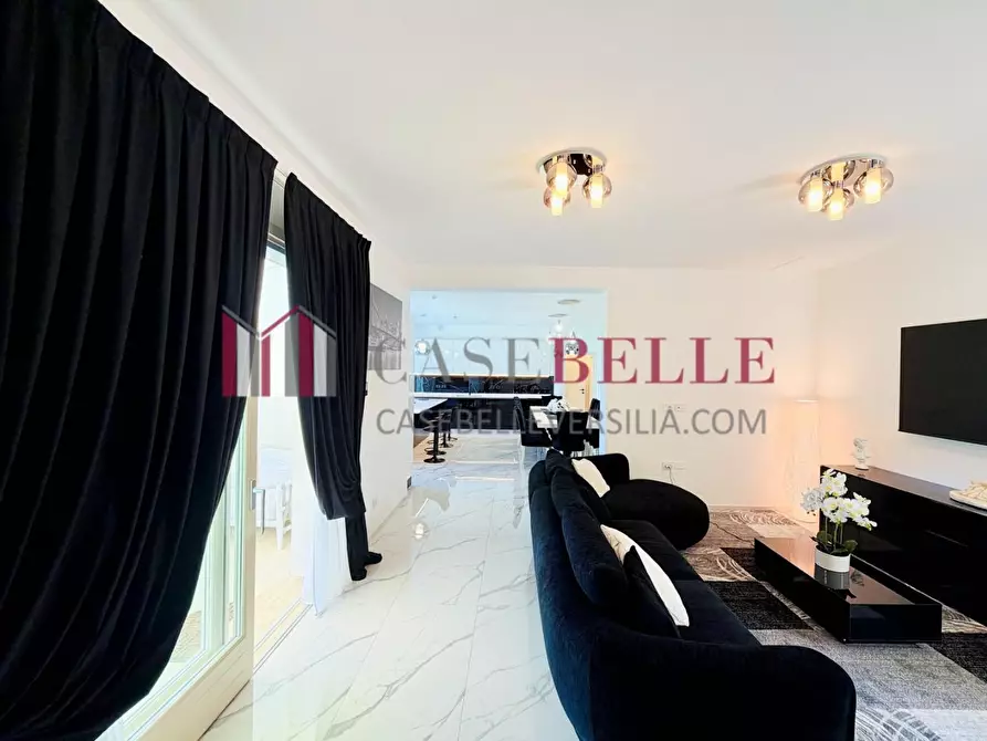 Immagine 22 di Villa in vendita  a Pietrasanta
