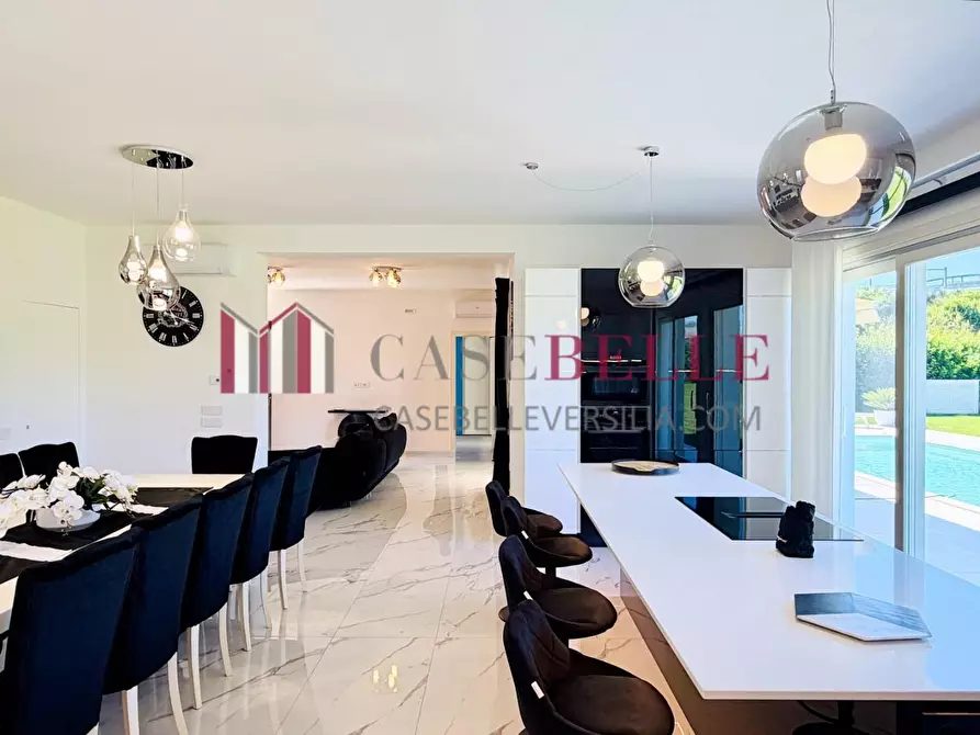 Immagine 45 di Villa in vendita  a Pietrasanta