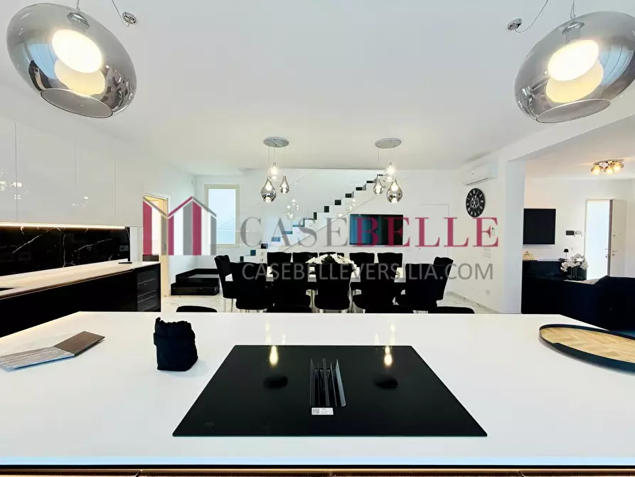 Immagine 9 di Villa in vendita  a Pietrasanta
