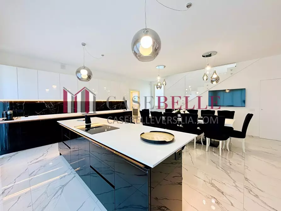 Immagine 8 di Villa in vendita  a Pietrasanta