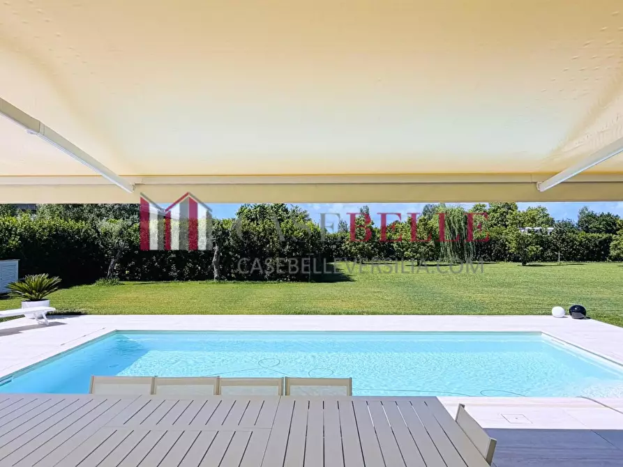 Immagine 46 di Villa in vendita  a Pietrasanta