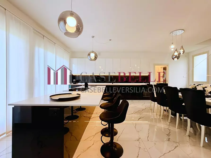 Immagine 7 di Villa in vendita  a Pietrasanta