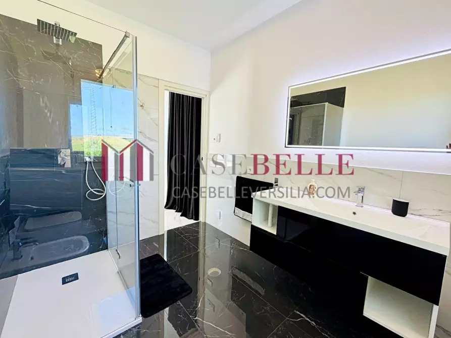 Immagine 31 di Villa in vendita  a Pietrasanta