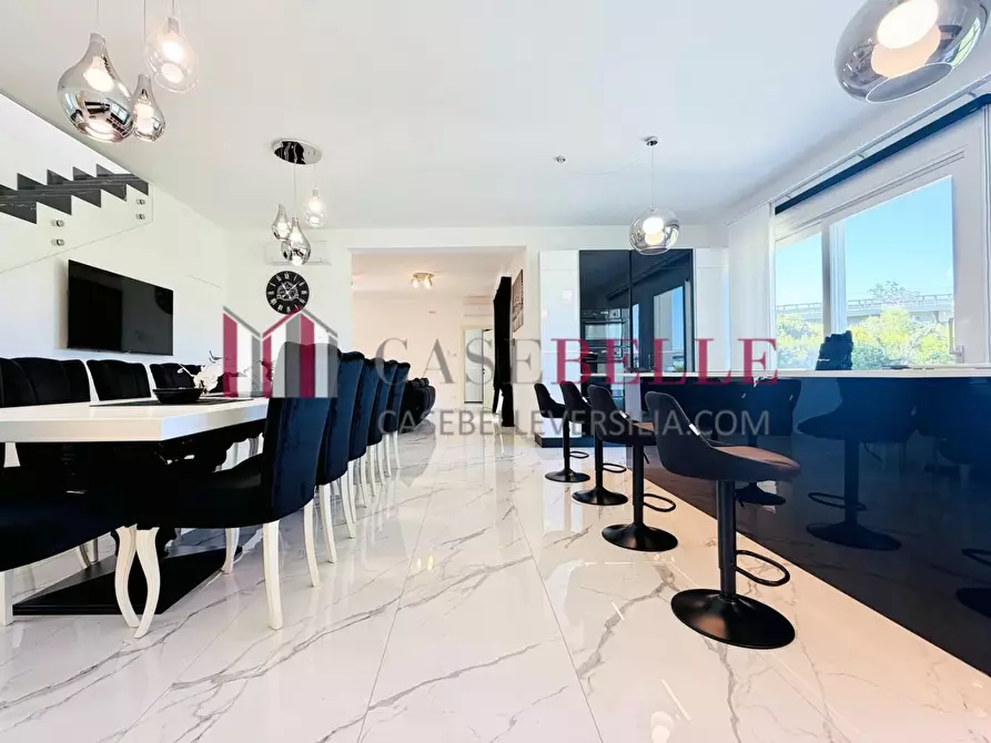 Immagine 17 di Villa in vendita  a Pietrasanta