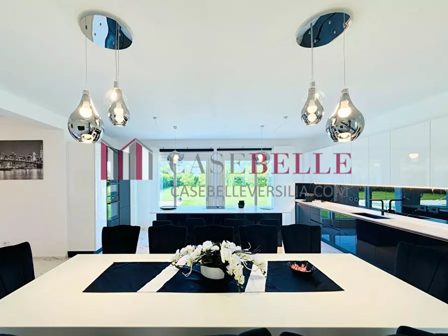 Immagine 11 di Villa in vendita  a Pietrasanta