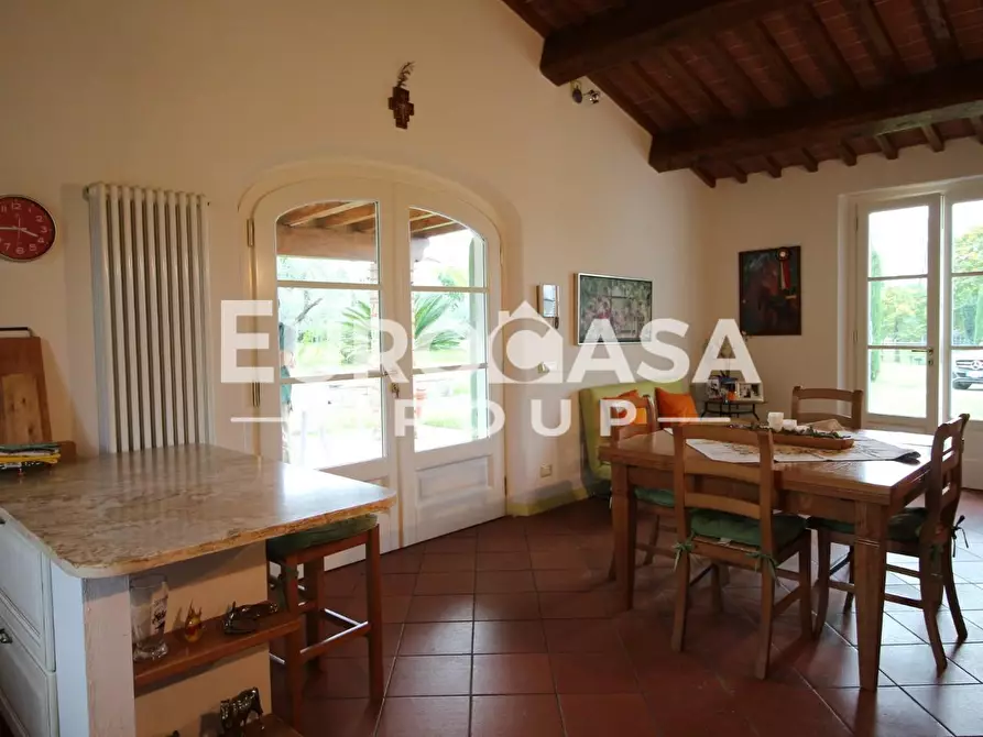 Immagine 9 di Villa in vendita  a Capannori