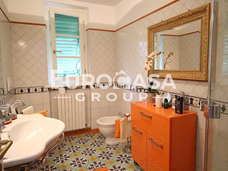 Immagine 12 di Villa in vendita  a Capannori