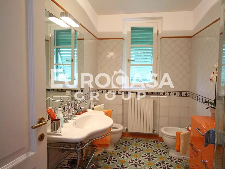 Immagine 13 di Villa in vendita  a Capannori