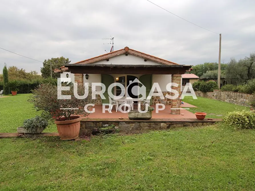 Immagine 4 di Villa in vendita  a Capannori