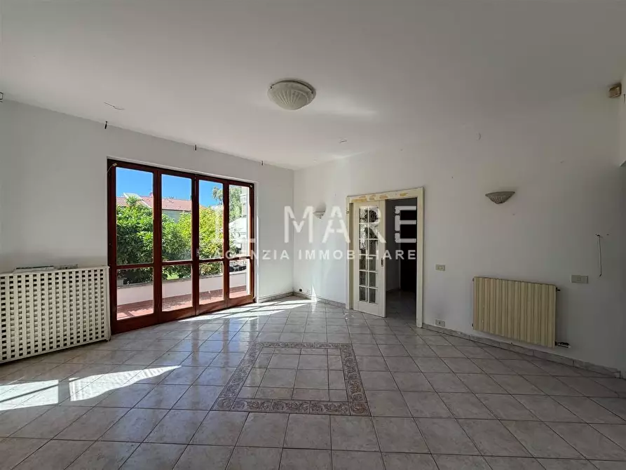 Immagine 9 di Appartamento in vendita  a Massa