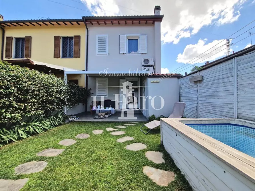Immagine 2 di Villetta a schiera in vendita  a Campi Bisenzio