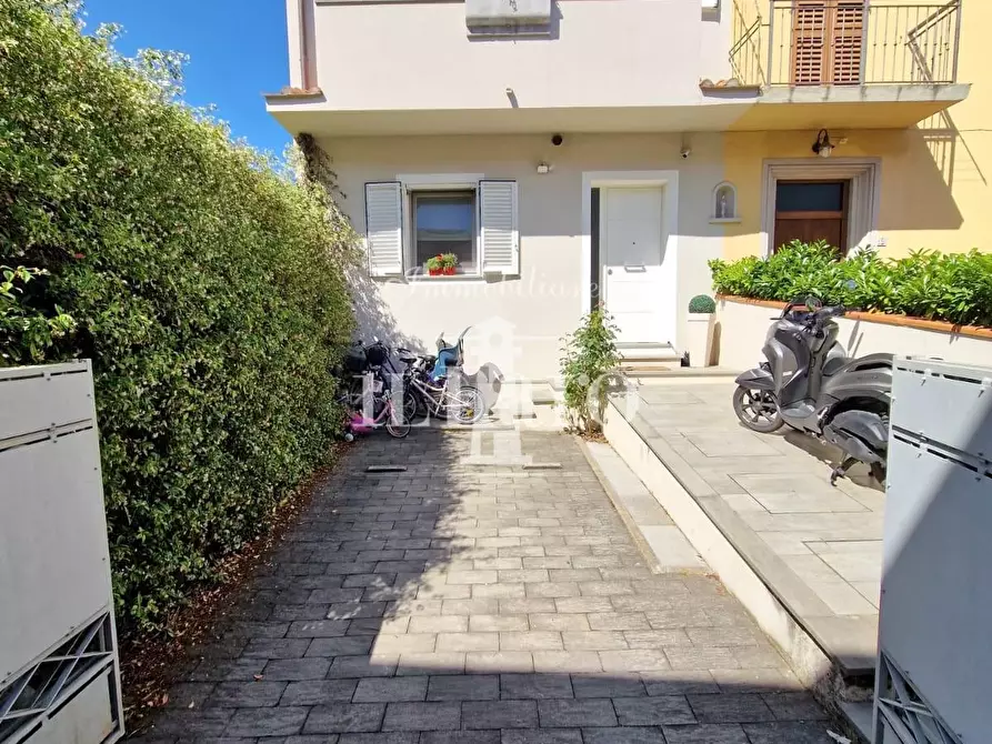 Immagine 8 di Villetta a schiera in vendita  a Campi Bisenzio