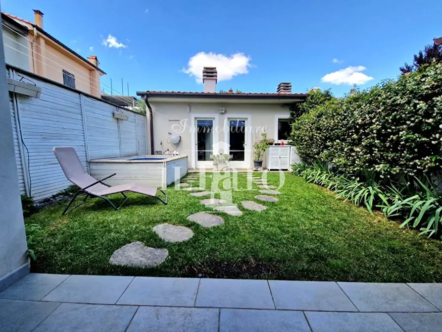Immagine 1 di Villetta a schiera in vendita  a Campi Bisenzio