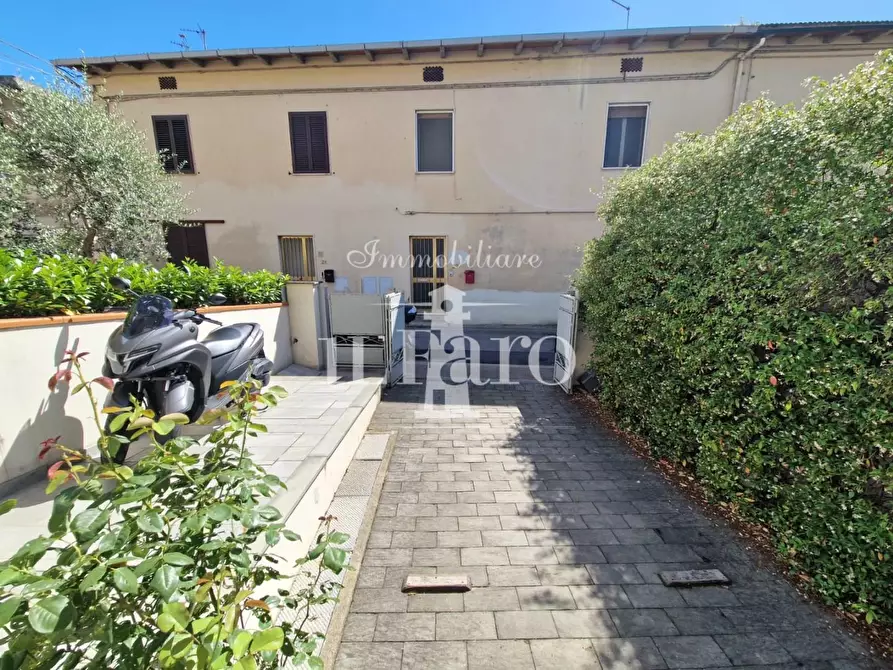 Immagine 9 di Villetta a schiera in vendita  a Campi Bisenzio