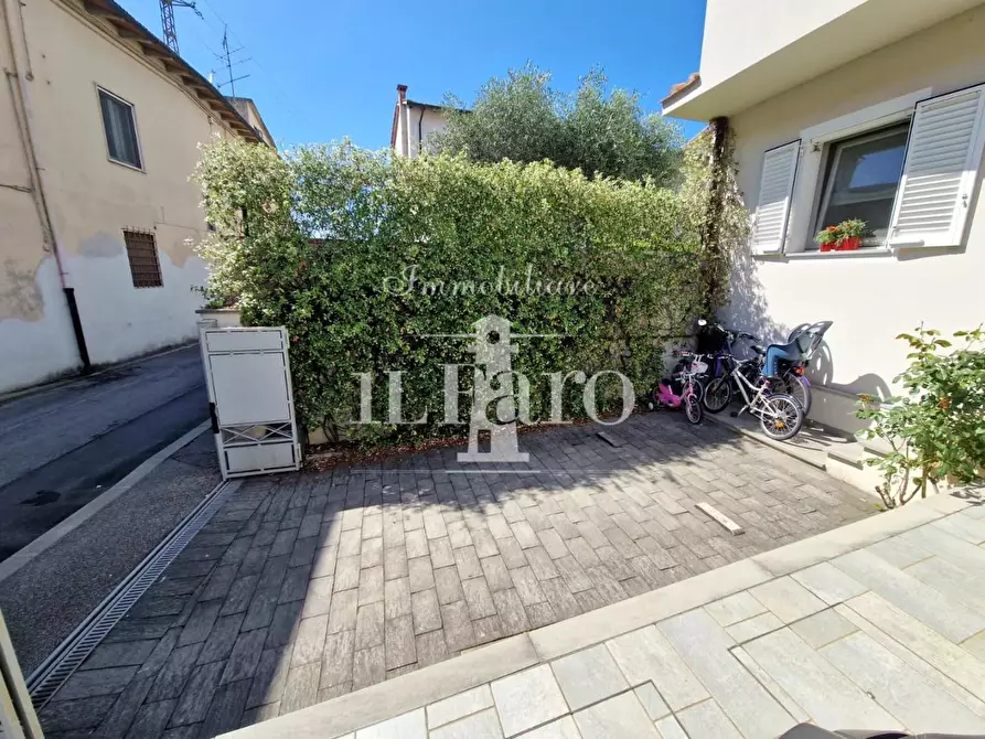 Immagine 10 di Villetta a schiera in vendita  a Campi Bisenzio