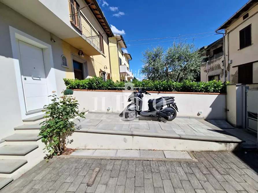 Immagine 11 di Villetta a schiera in vendita  a Campi Bisenzio