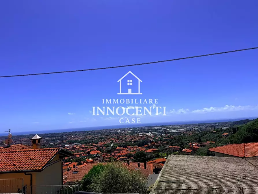 Immagine 1 di Appartamento in vendita  a Massa