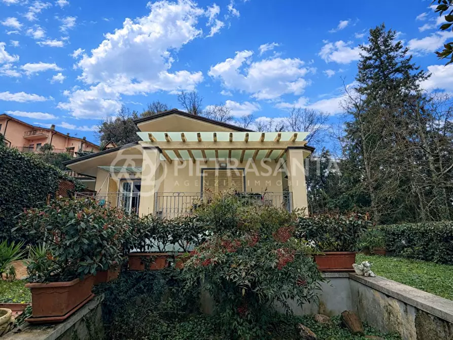 Immagine 2 di Villa in vendita  a Pietrasanta