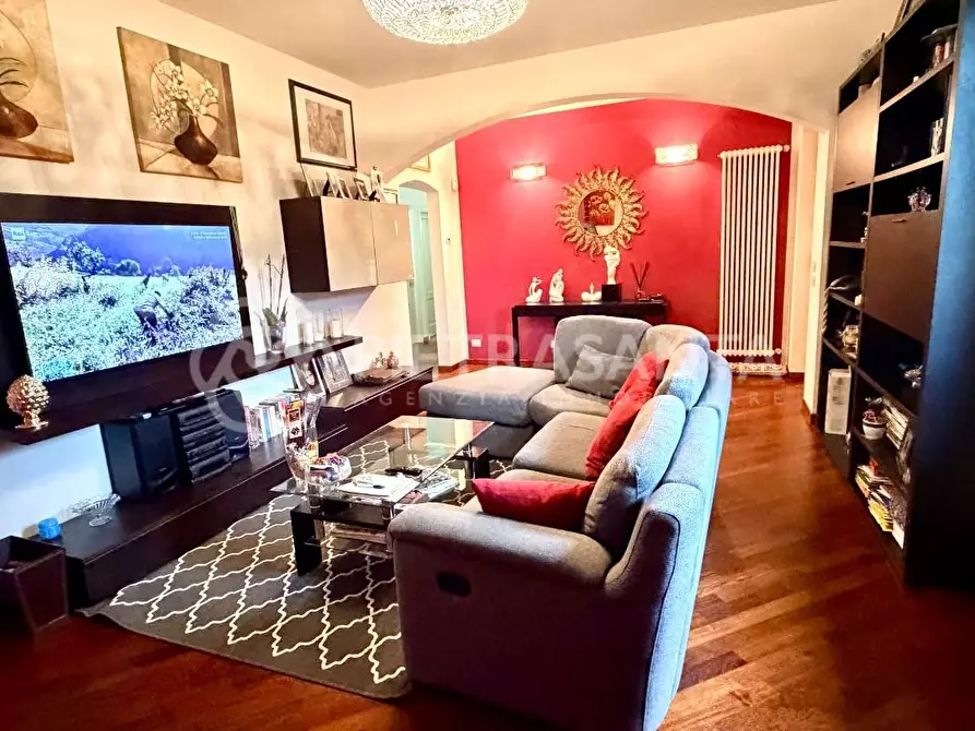 Immagine 5 di Villa in vendita  a Pietrasanta