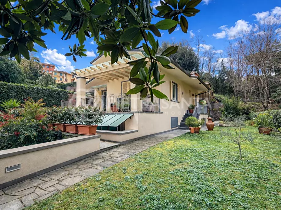Immagine 1 di Villa in vendita  a Pietrasanta