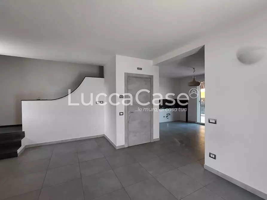 Immagine 1 di Villa in vendita  a Altopascio