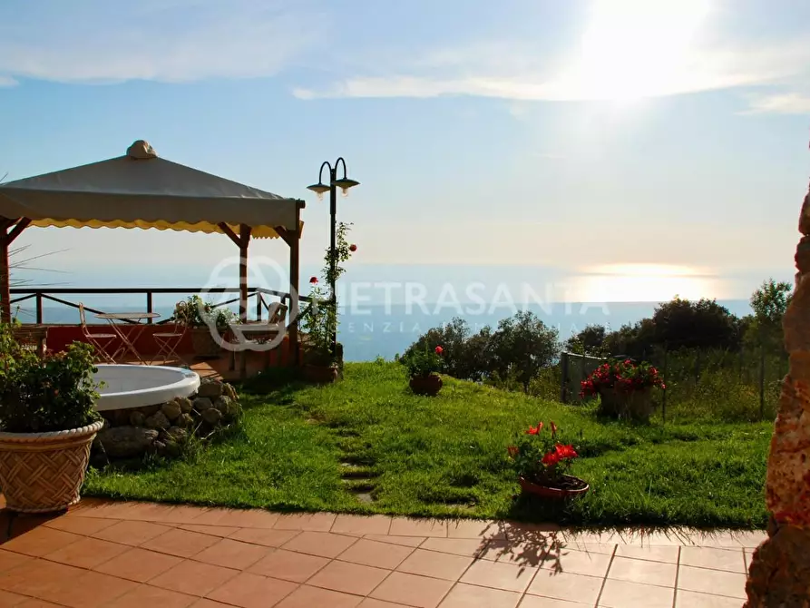 Immagine 12 di Villa in vendita  a Pietrasanta