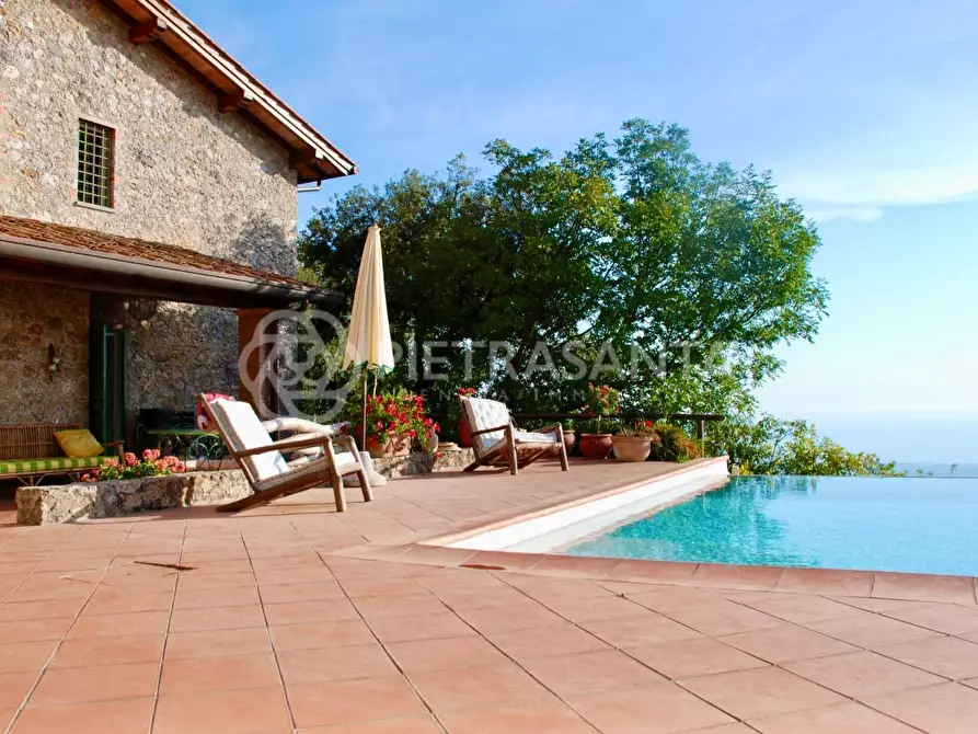 Immagine 4 di Villa in vendita  a Pietrasanta