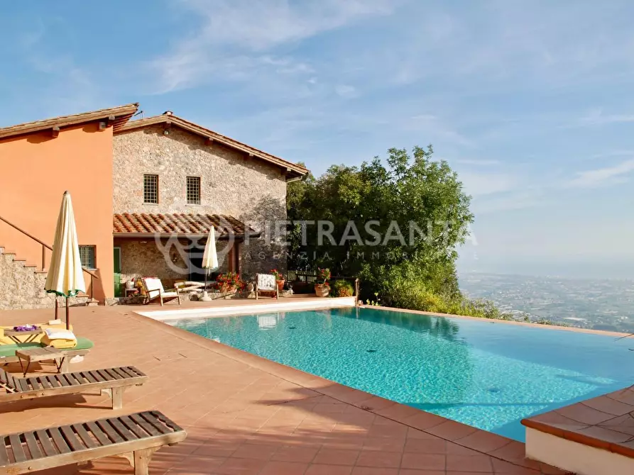 Immagine 3 di Villa in vendita  a Pietrasanta
