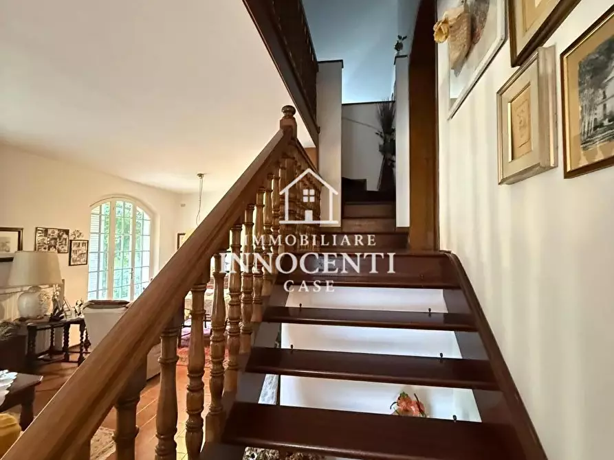 Immagine 22 di Villa in vendita  a Massa